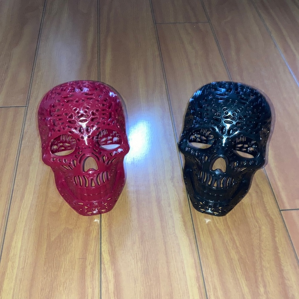 Day of the Dead 💀 Large plastic skulls heads NWOT